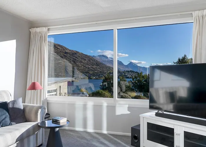 Lake And Mountain View Living