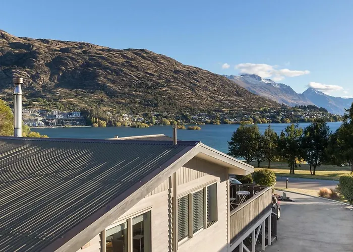 Lake And Mountain View Living