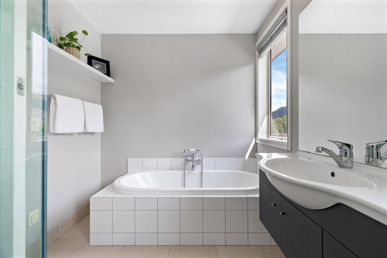 Ferienhaus And Mountain View Living Queenstown